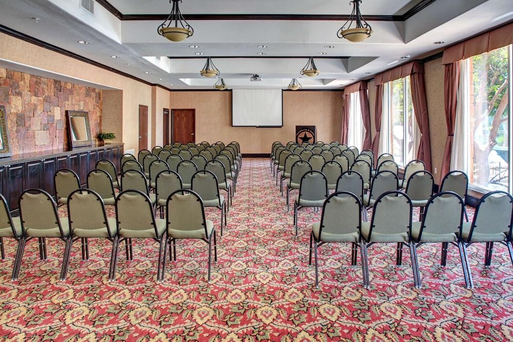 Hampton Inn & Suites Берне Экстерьер фото