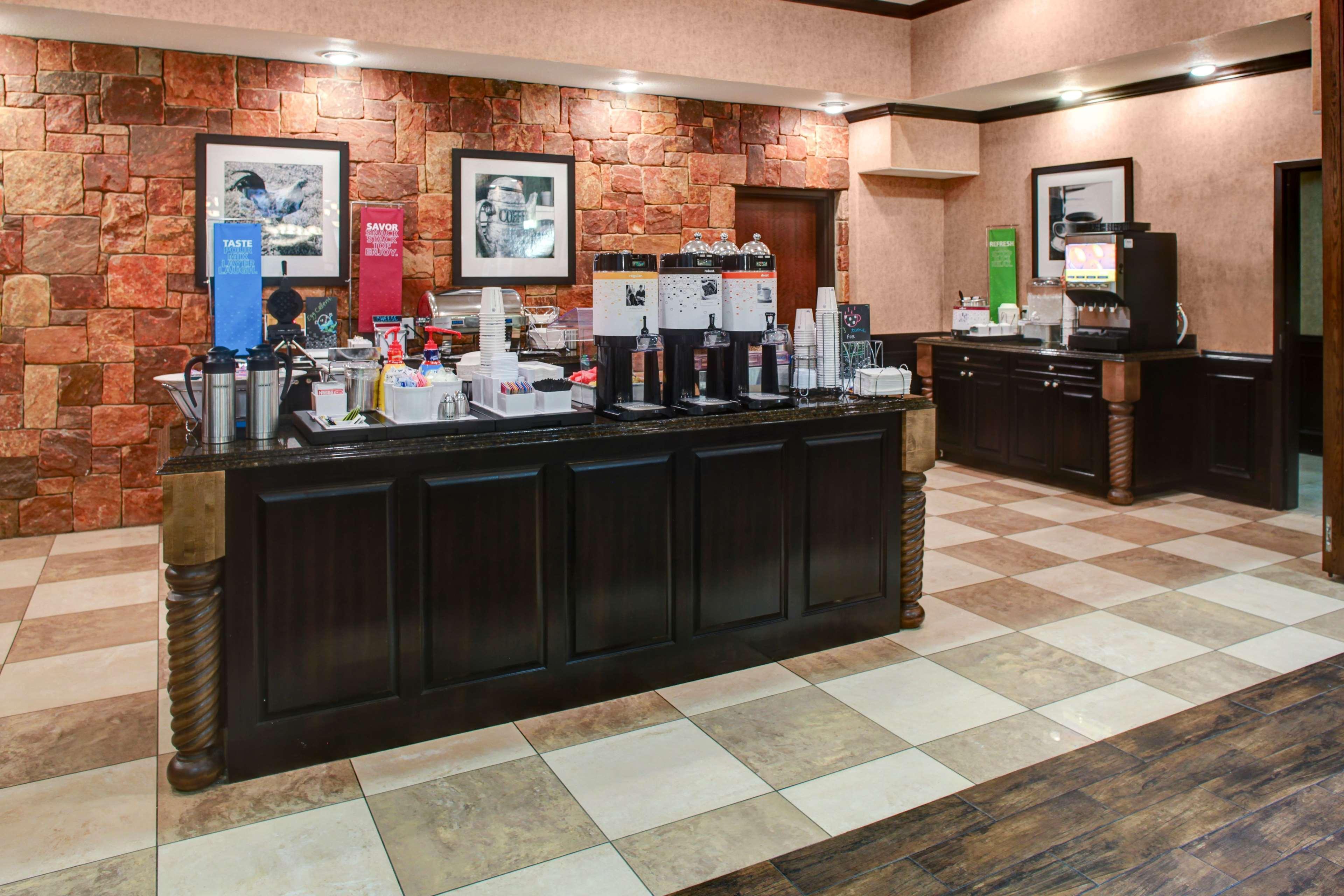 Hampton Inn & Suites Берне Экстерьер фото