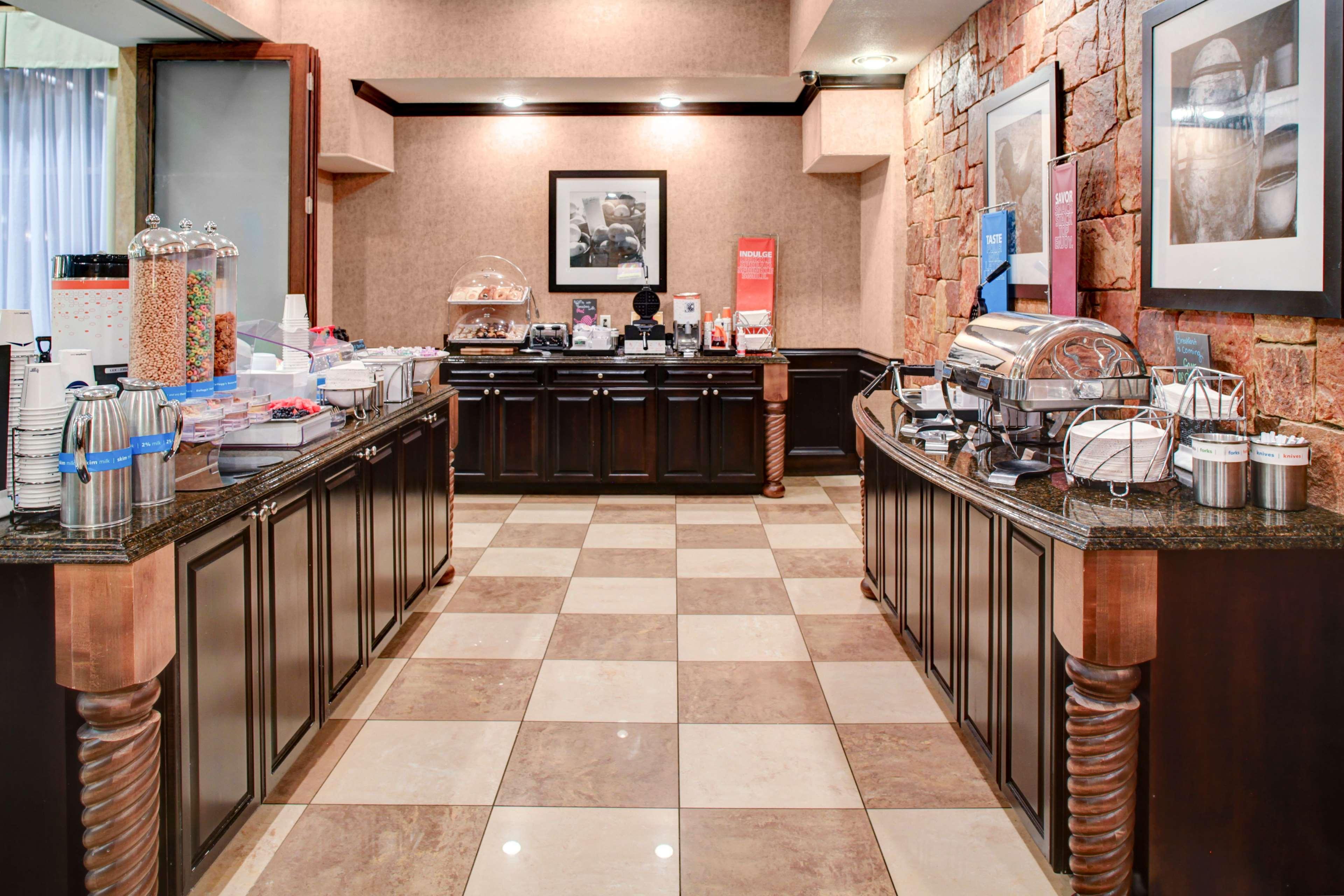 Hampton Inn & Suites Берне Экстерьер фото