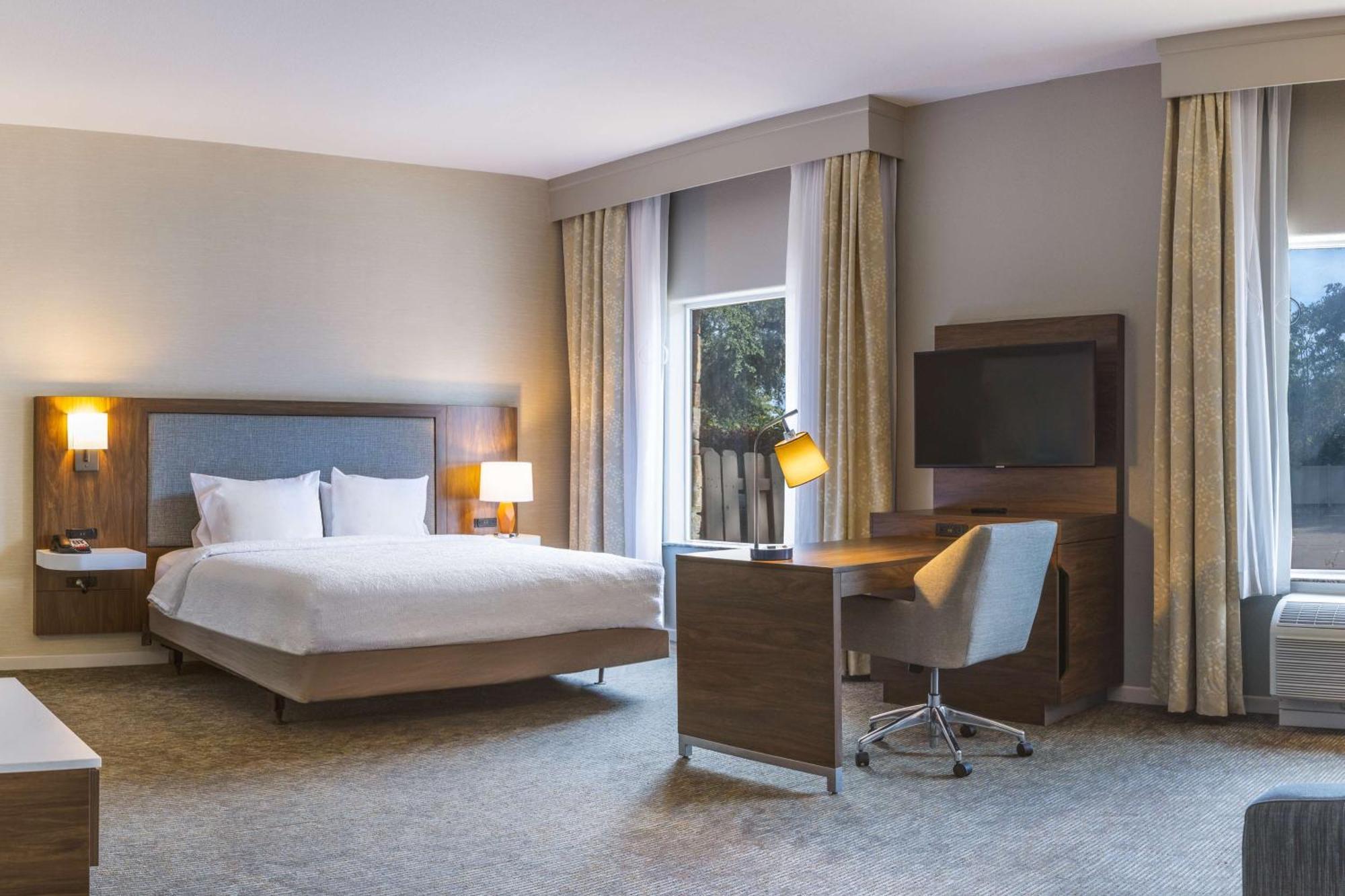 Hampton Inn & Suites Берне Экстерьер фото