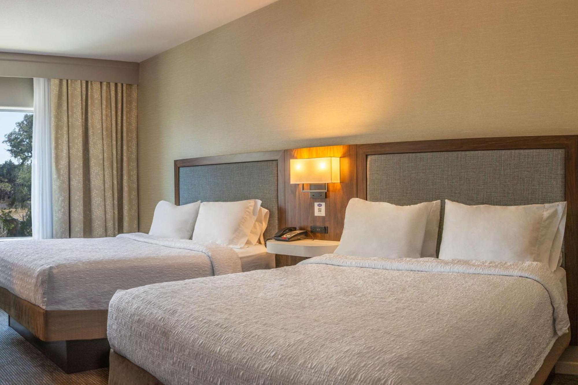 Hampton Inn & Suites Берне Экстерьер фото