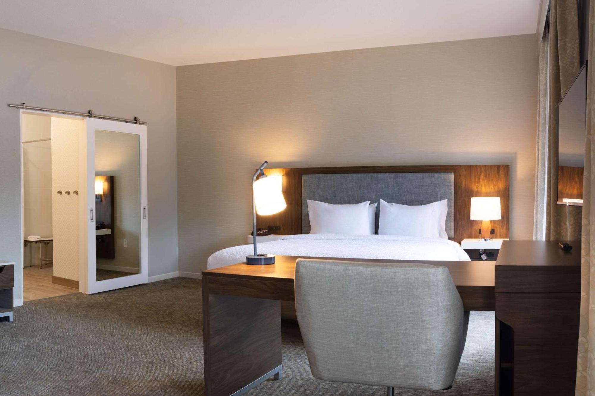 Hampton Inn & Suites Берне Экстерьер фото