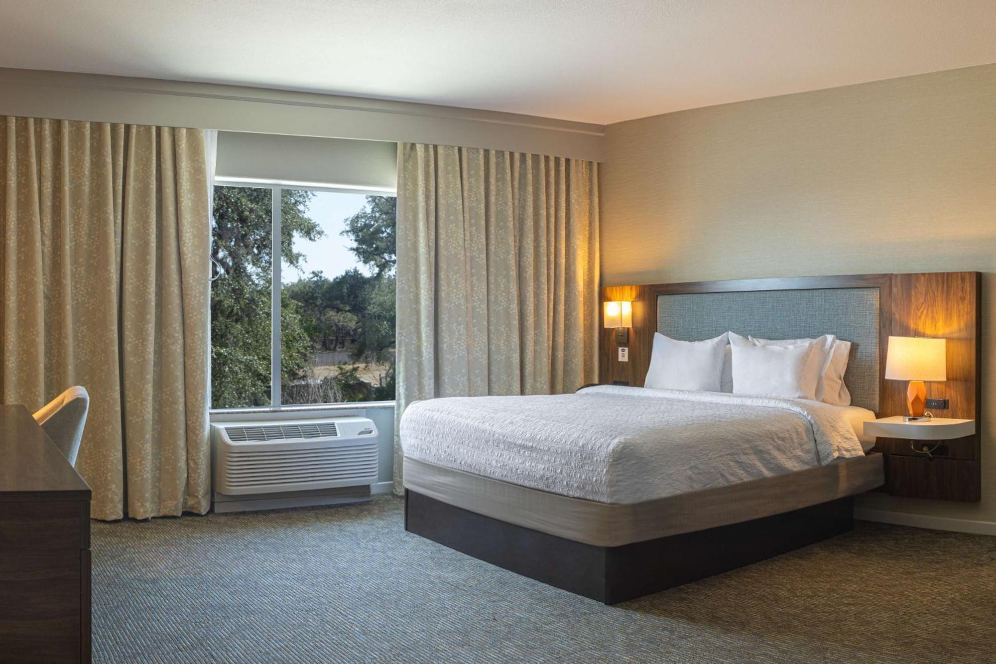 Hampton Inn & Suites Берне Экстерьер фото