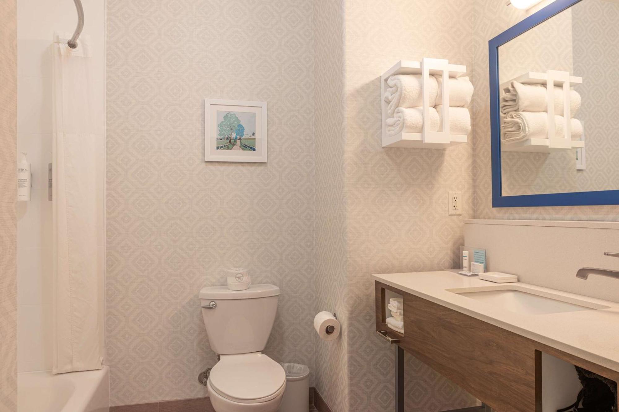 Hampton Inn & Suites Берне Экстерьер фото